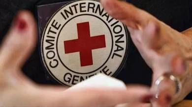 "الصليب الأحمر" يحذر من محتالين يطلبون من النساء التسجيل في دورات خياطة